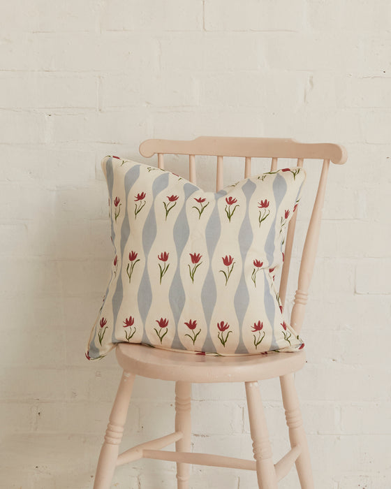 Tulip Wave (sky), piped cushion