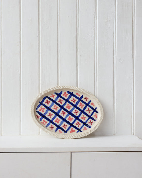 Pottery platter, lattice