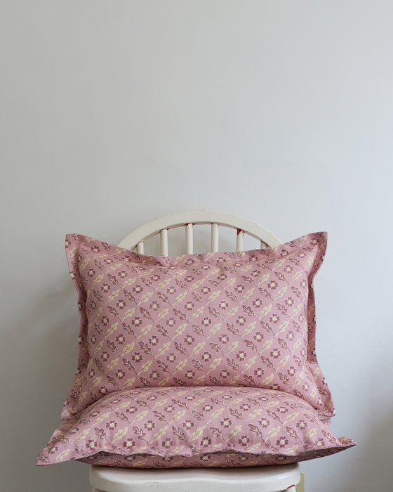 Oxalis Oak linen cushion - rose - rectangular