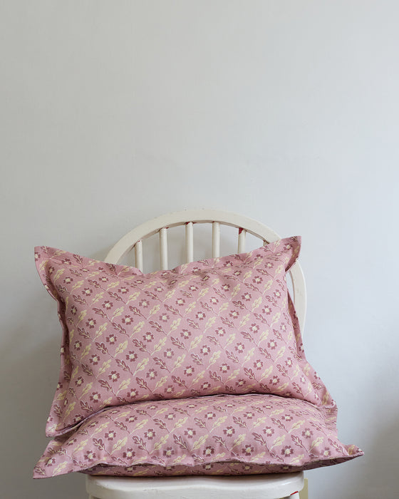Oxalis Oak linen cushion - rose - rectangular